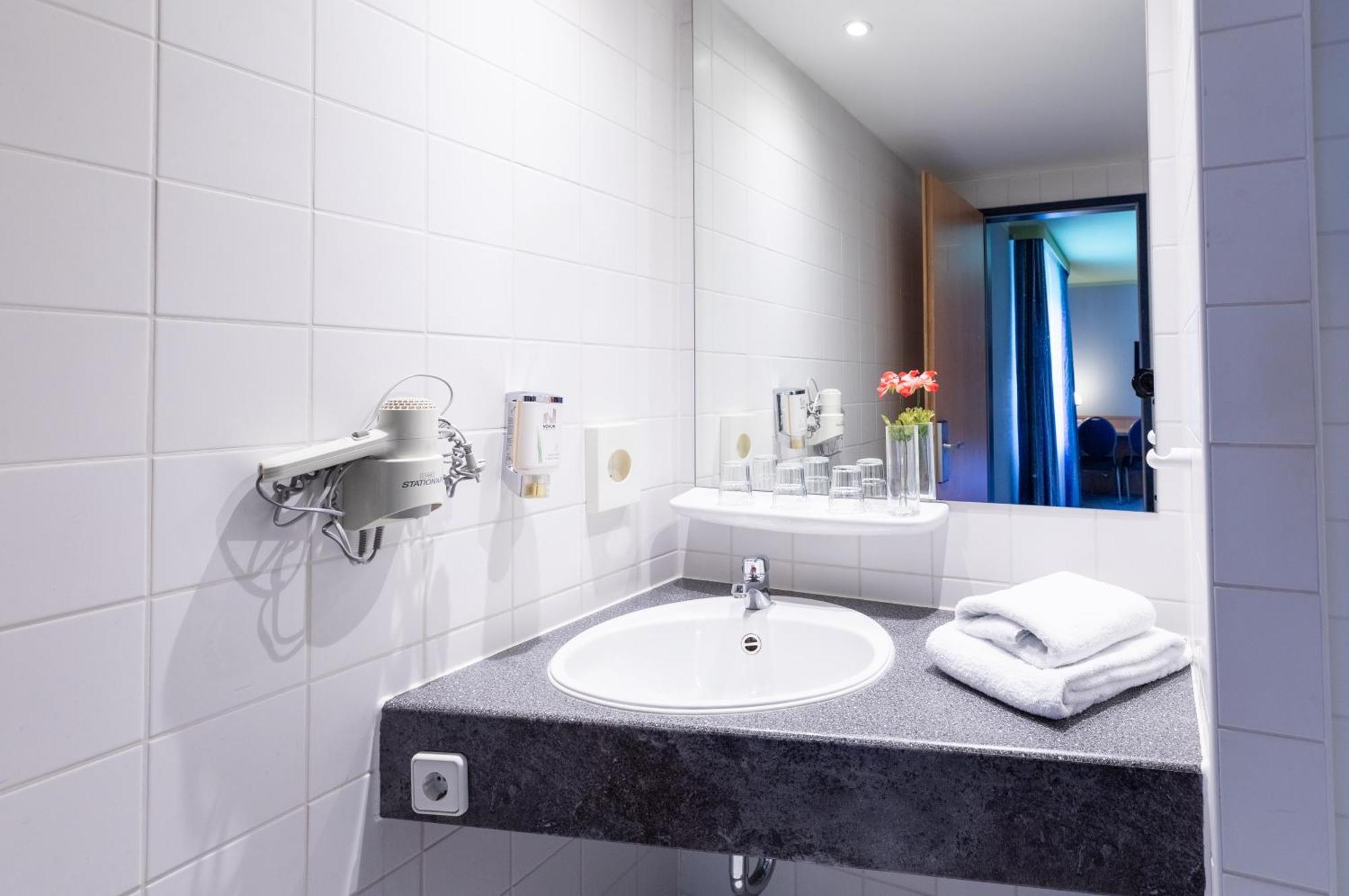 Garner Hotel Cottbus Sued By Ihg Экстерьер фото
