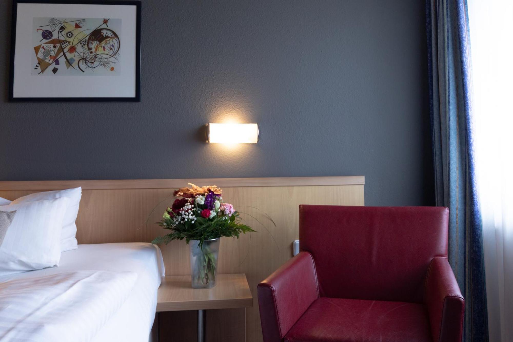 Garner Hotel Cottbus Sued By Ihg Экстерьер фото