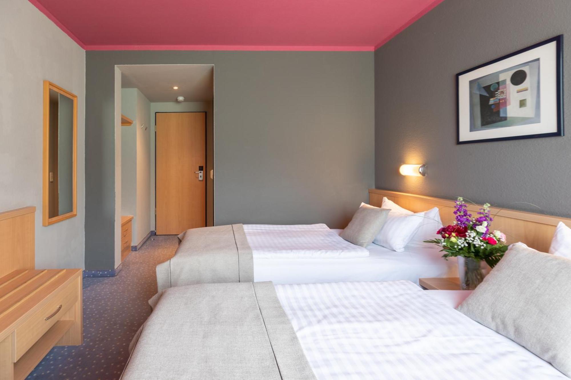 Garner Hotel Cottbus Sued By Ihg Экстерьер фото
