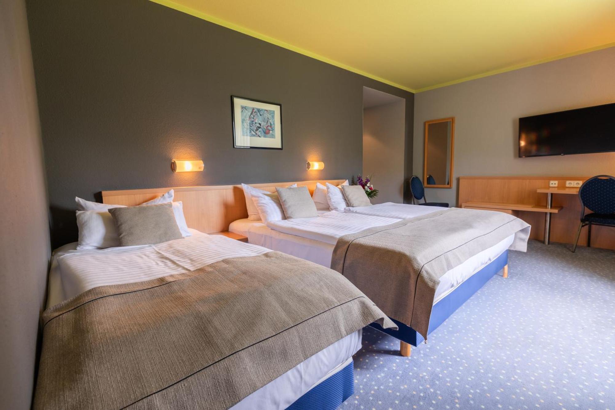 Garner Hotel Cottbus Sued By Ihg Экстерьер фото