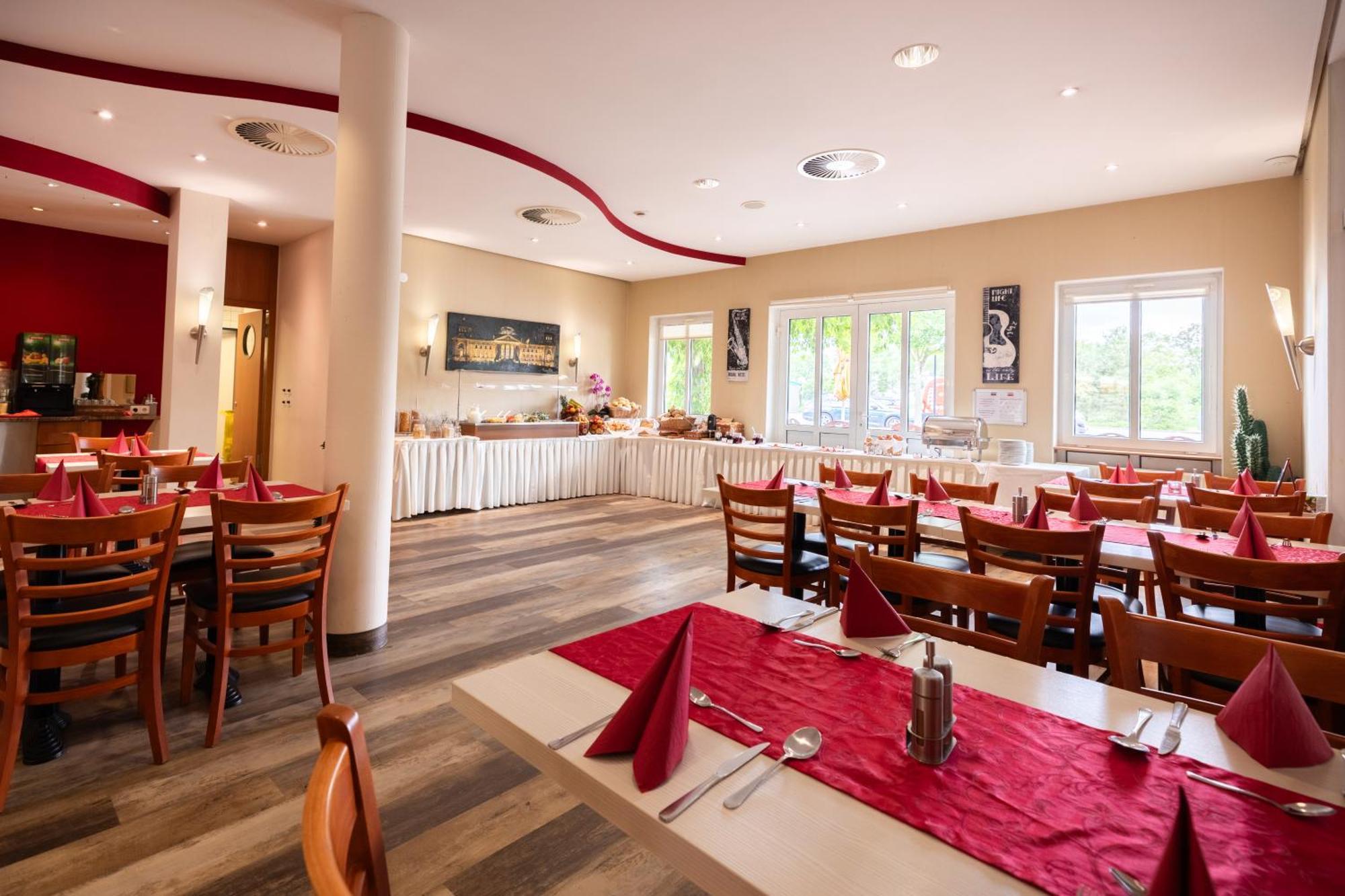 Garner Hotel Cottbus Sued By Ihg Экстерьер фото