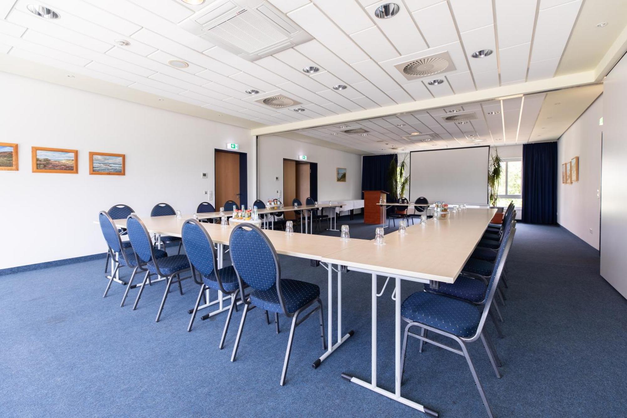 Garner Hotel Cottbus Sued By Ihg Экстерьер фото