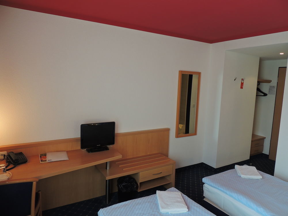 Garner Hotel Cottbus Sued By Ihg Экстерьер фото