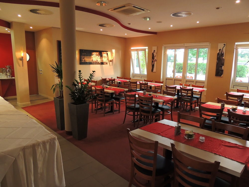 Garner Hotel Cottbus Sued By Ihg Экстерьер фото